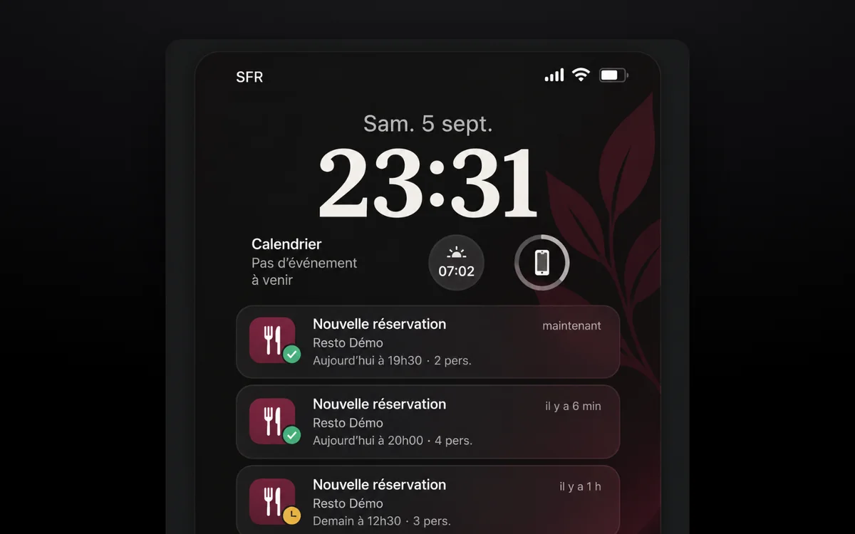 Trois notifications de réservation sur l'écran verrouillé d'un iPhone.